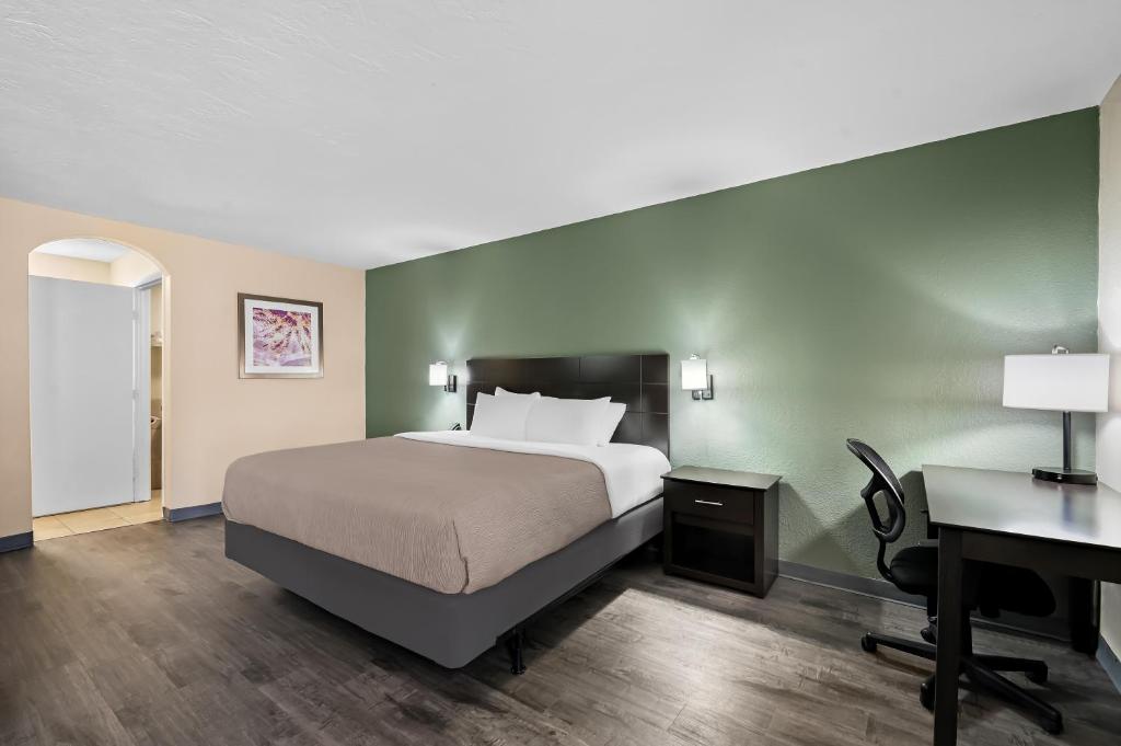 Quality Inn Fort Myers Cape Coral - King Studio Met Bankbed - Niet -roken