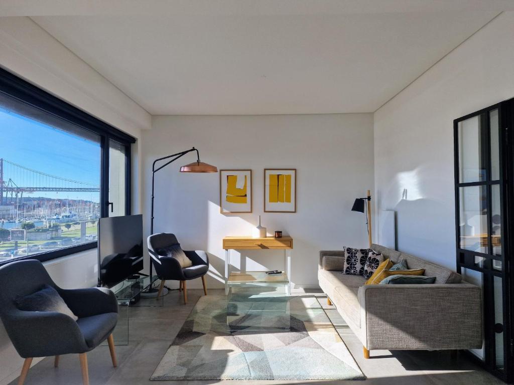 MBird Riverside 2BD Flat with garage