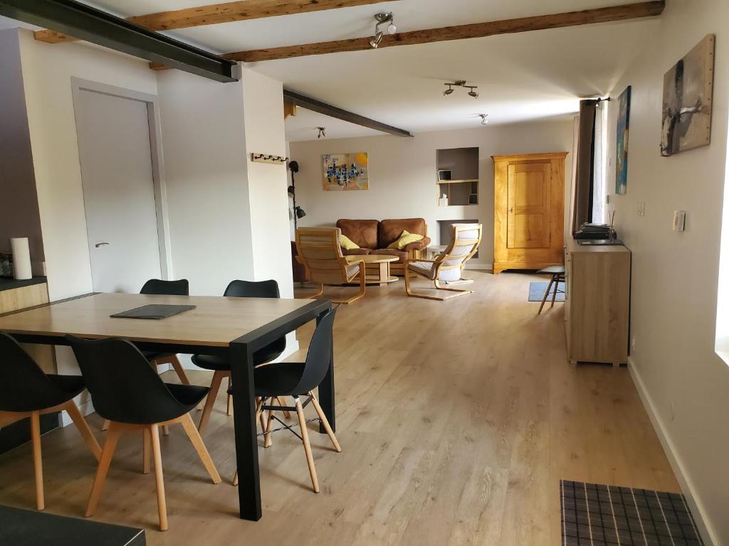 Posedenie v ubytovaní Appartement entre lac et montagnes