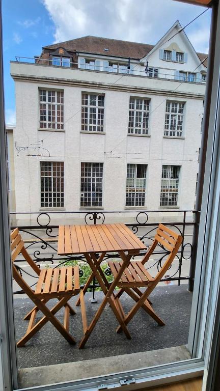 KAYA Zurich Apartment 2A - Downtown 2BR Apt with Balcony - Resim 7