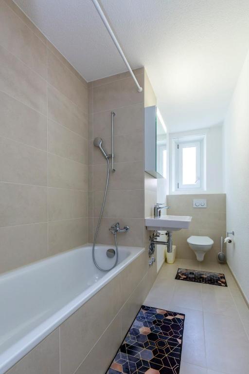 KAYA Zurich Apartment 2A - Downtown 2BR Apt with Balcony - Resim 16