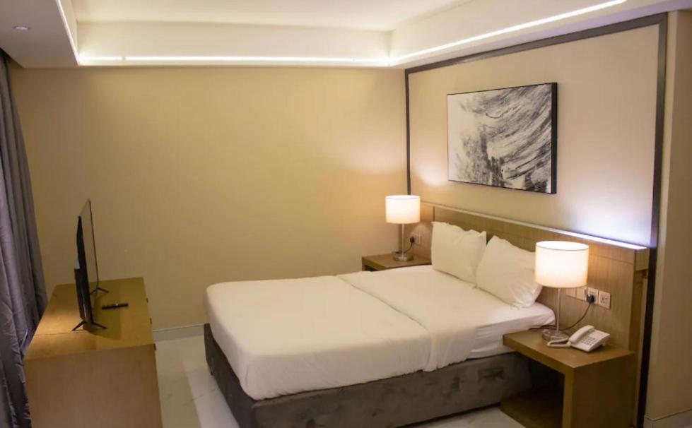 Postel nebo postele na pokoji v ubytování Airport Hotel