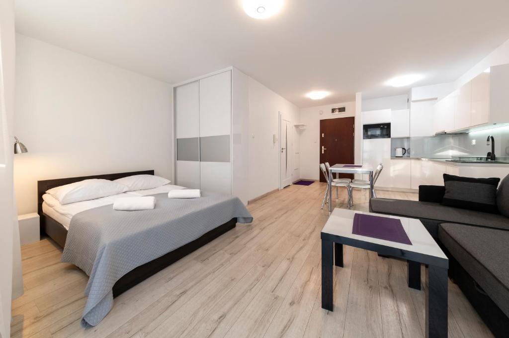 Posteľ alebo postele v izbe v ubytovaní Apartamenty Bursztynowe