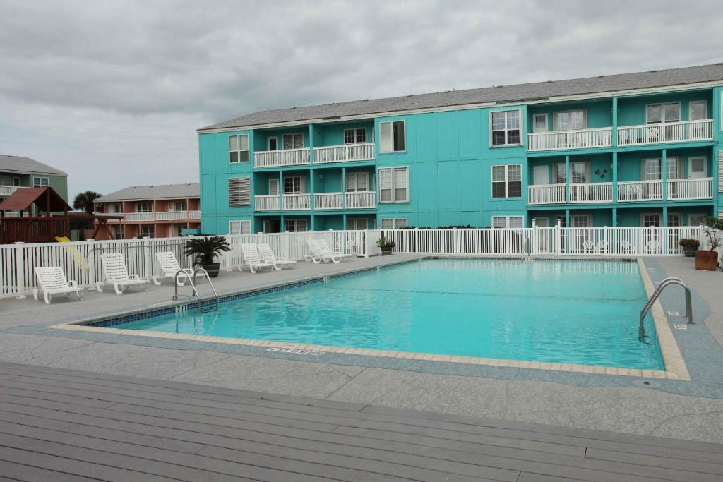 Bazén v ubytování Executive Keys Condominiums on the Beach nebo v jeho okolí