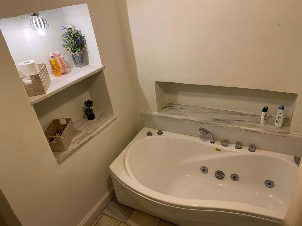 Koupelna v ubytování GuesthouseKamara