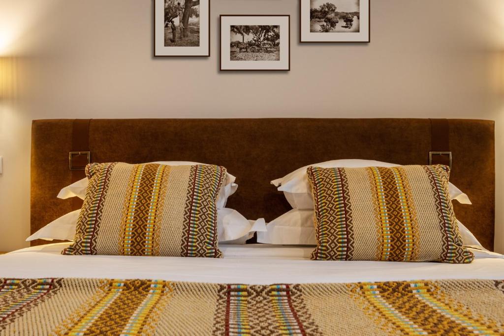 Postel nebo postele na pokoji v ubytování Évora O Cante Hotel