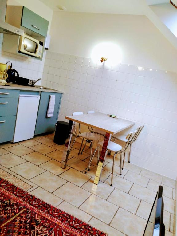 Kuchyň nebo kuchyňský kout v ubytování Chambres et Table d'hôtes Cerviña