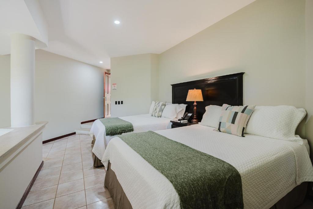 Postel nebo postele na pokoji v ubytování Papagayo Golden Palms Beachfront Hotel
