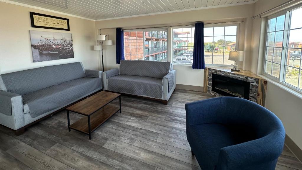 Westport Inn - Three Bedroom Suite With Ocean And Harbor Views