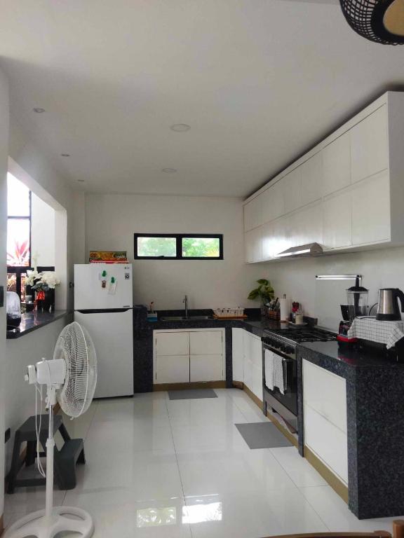 Kuchyň nebo kuchyňský kout v ubytování RLJ Beach House
