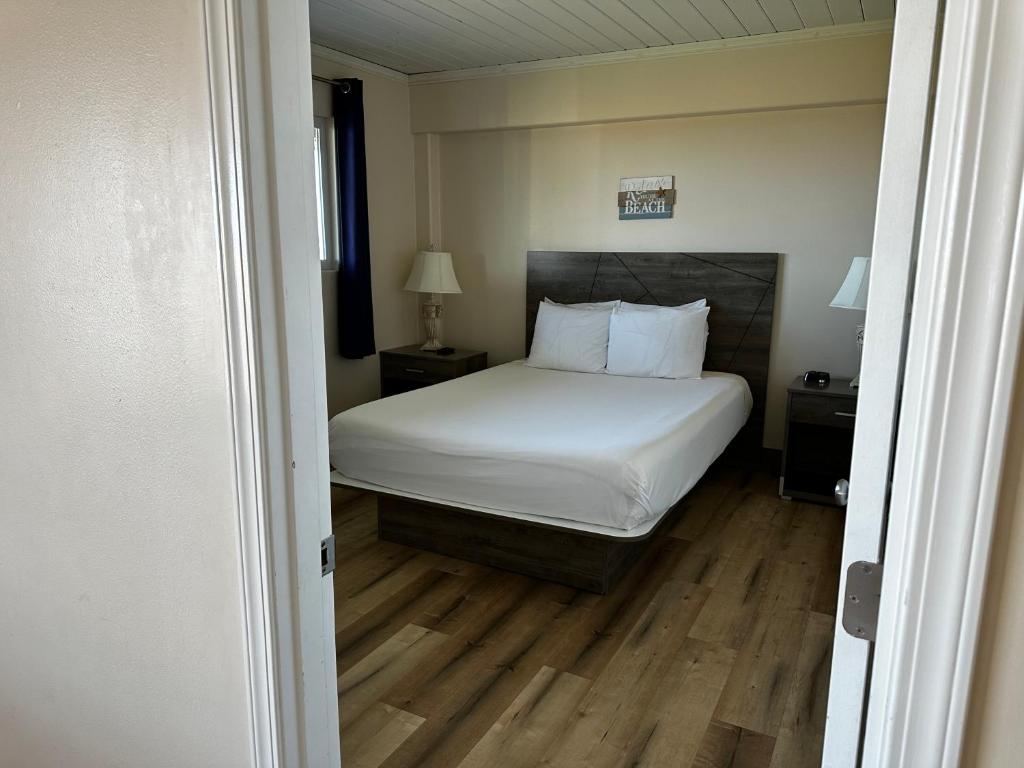 Westport Inn - One Bedroom Suite W/Sleeper Sofa, Ocean View