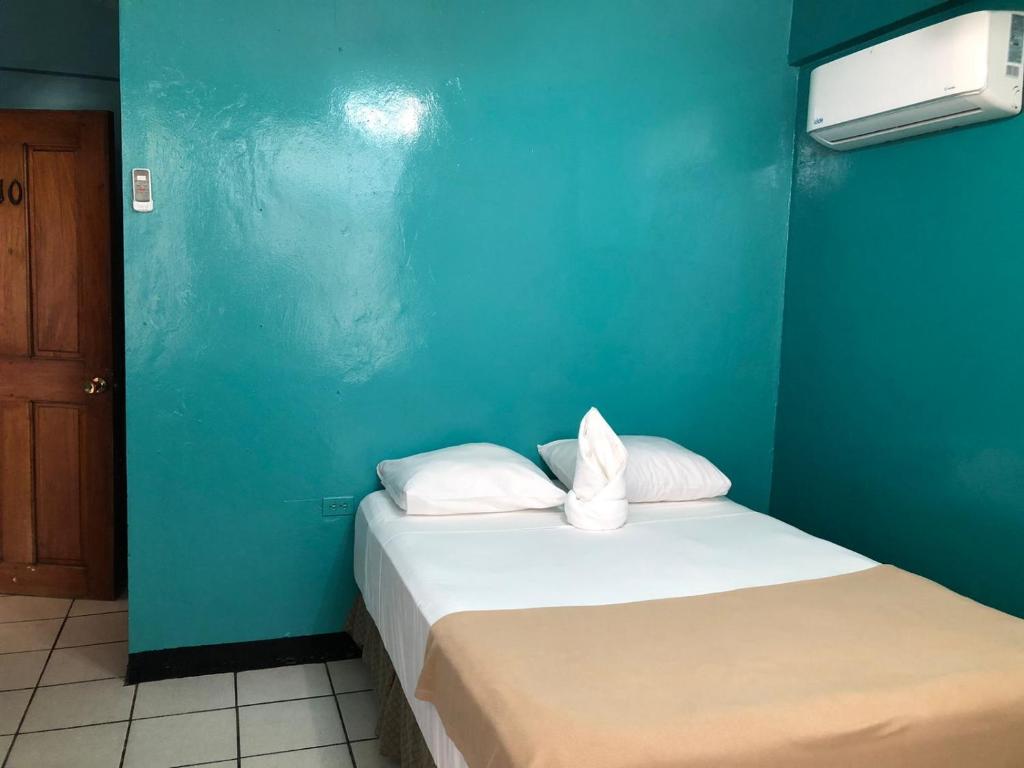 Postel nebo postele na pokoji v ubytování Chaleanor Hotel