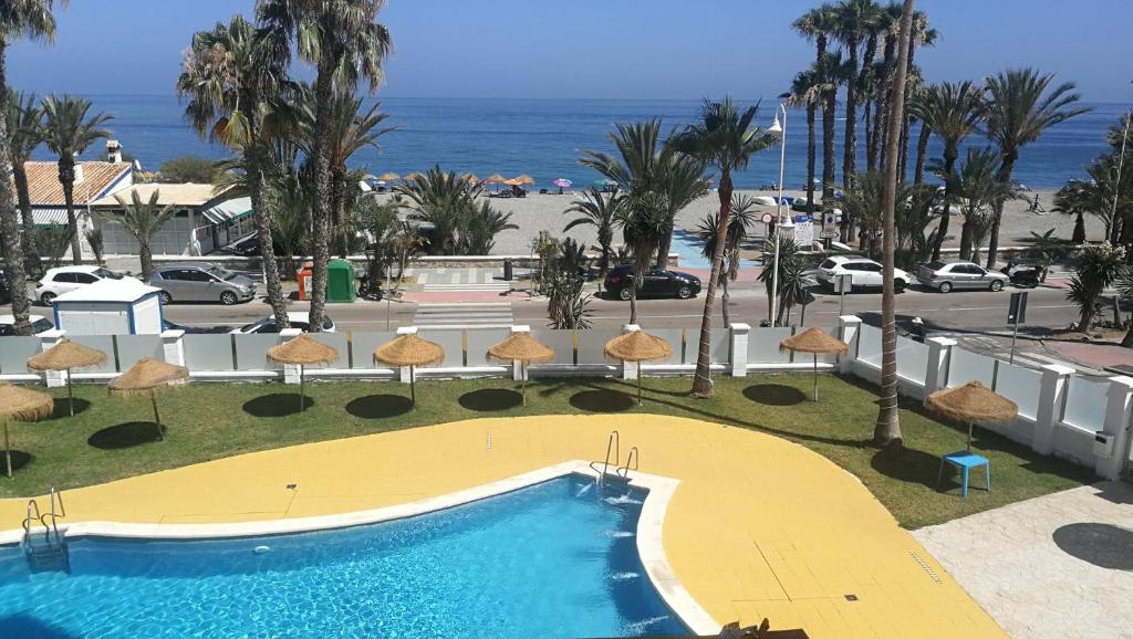 Bazén v ubytování Apartamento Playa Velilla Park II nebo v jeho okolí