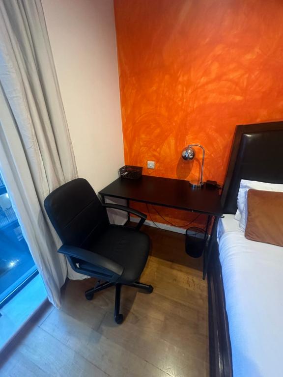 Postel nebo postele na pokoji v ubytování Old Street Rooms Central London