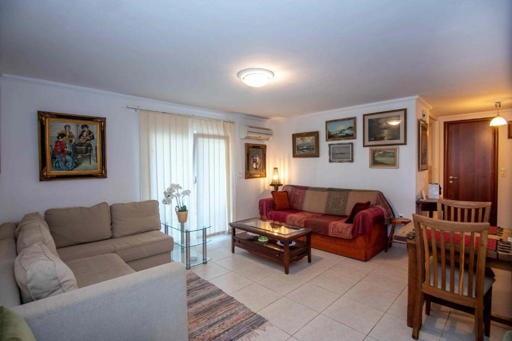 Posezení v ubytování Tatiana Luxury Apartment with Private Pool by Gigi Star