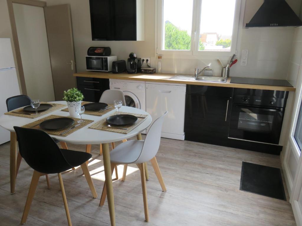 Køkken eller tekøkken på Gite l'Embrun