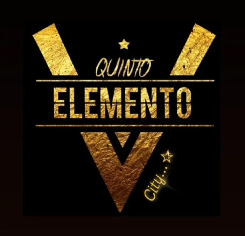 a star with the words united elements v on a black background at Quinto Elemento City in Villa Carlos Paz