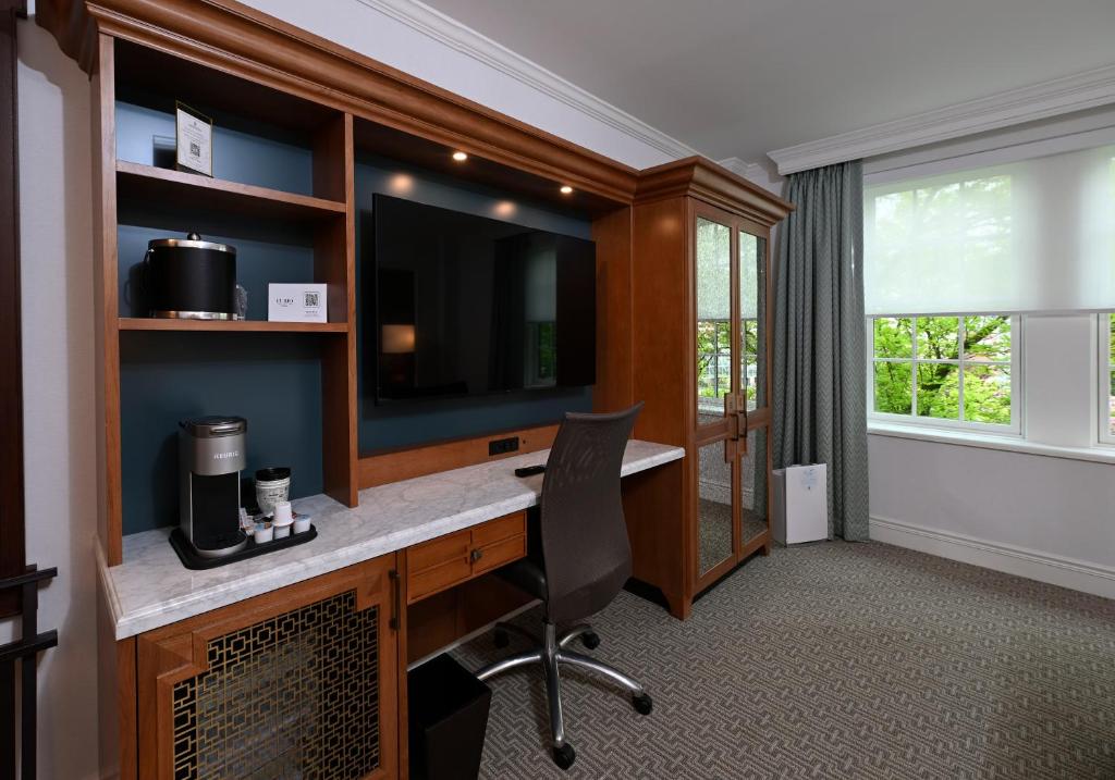 Hotel Roanoke & Conference Center, Curio Collection by Hilton - Queen Oda - İki Kraliçe Yataklı