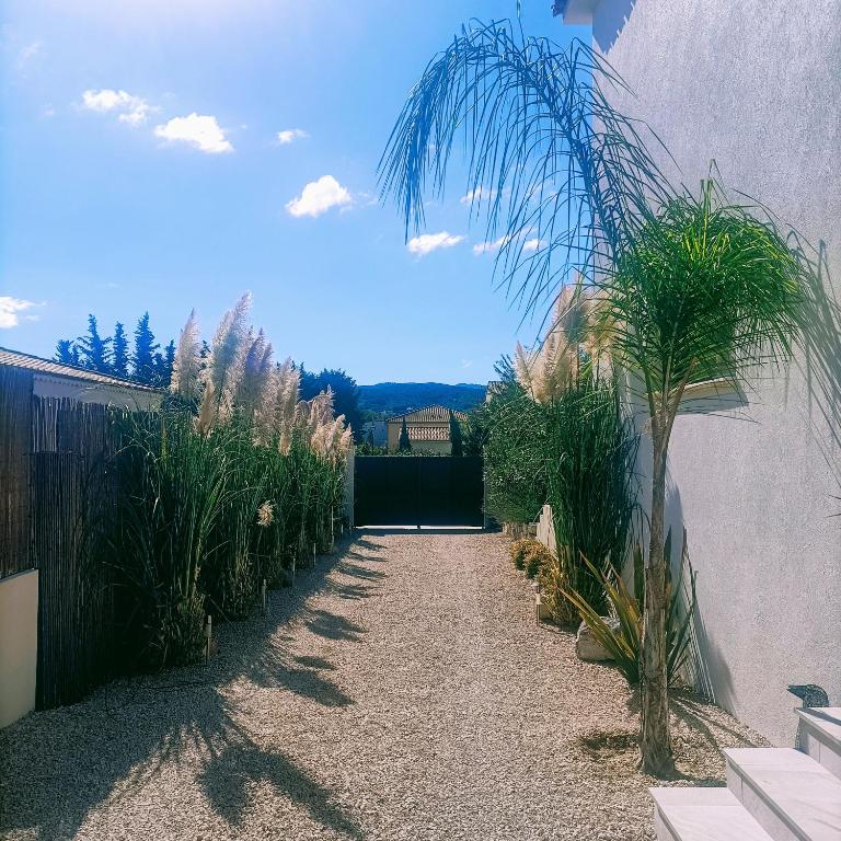 Fotografie z fotogalerie ubytování Douce Provence Magnifique appartement neuf avec jardin proche du centre ville v destinaci Vaison-la-Romaine