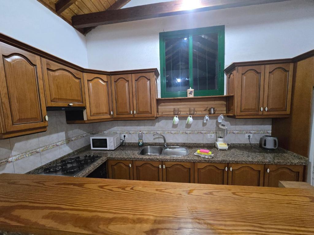 Kuchyň nebo kuchyňský kout v ubytování Rustic House Seavienws & Minibar