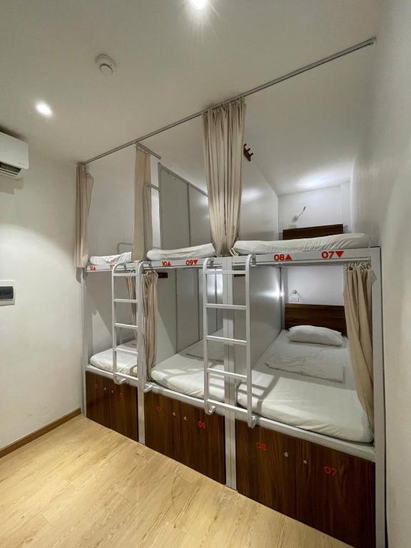 Postel nebo postele na pokoji v ubytování Urban Nest Dormitory
