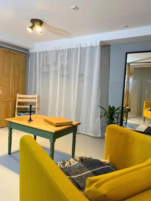 Posezení v ubytování Landakot The Perfect Getaway by StayNorth