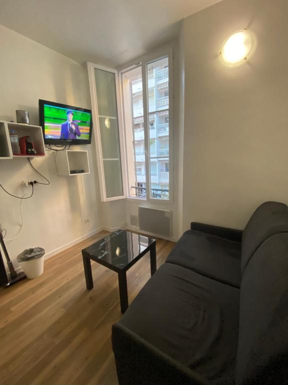 Μια τηλεόραση ή/και κέντρο ψυχαγωγίας στο SMART STUDIO