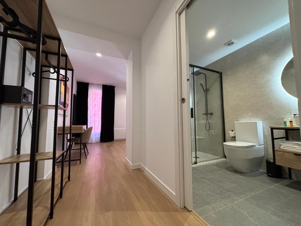 Koupelna v ubytování Arenal Suites Bilbao
