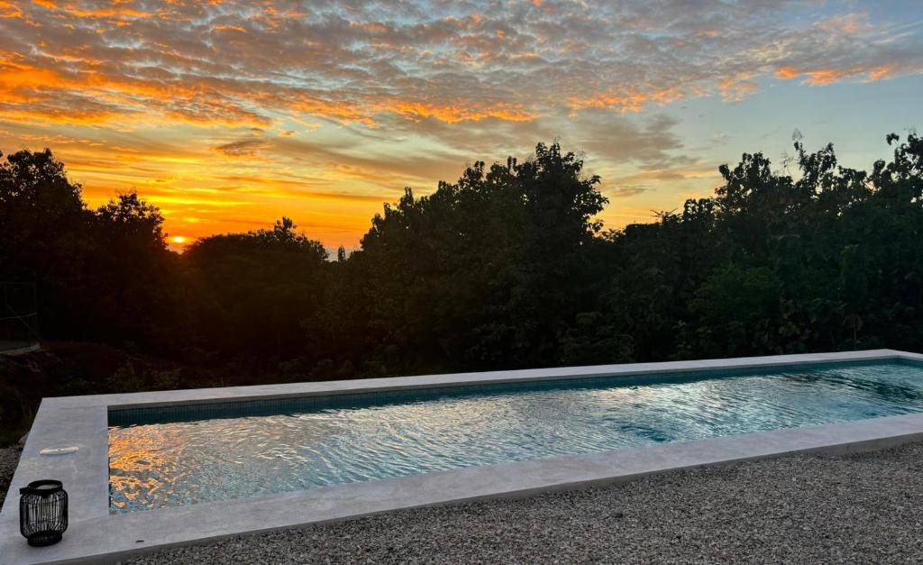 Bazén v ubytování Garden Suite at Solindo Stays nebo v jeho okolí
