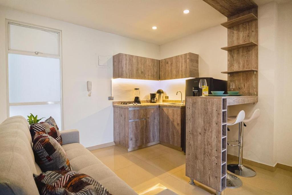 Dapur atau dapur kecil di Apto moderno y acogedor
