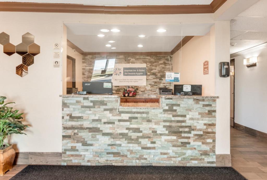 Fotografie z fotogalerie ubytování American Inn & Suites Metro Airport v destinaci Romulus