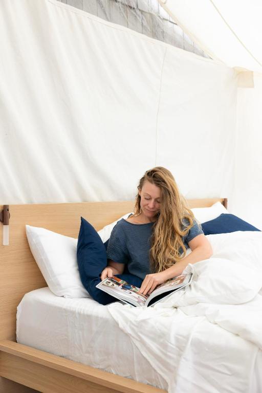 Postel nebo postele na pokoji v ubytování Lux Remote Glamping Hideaway