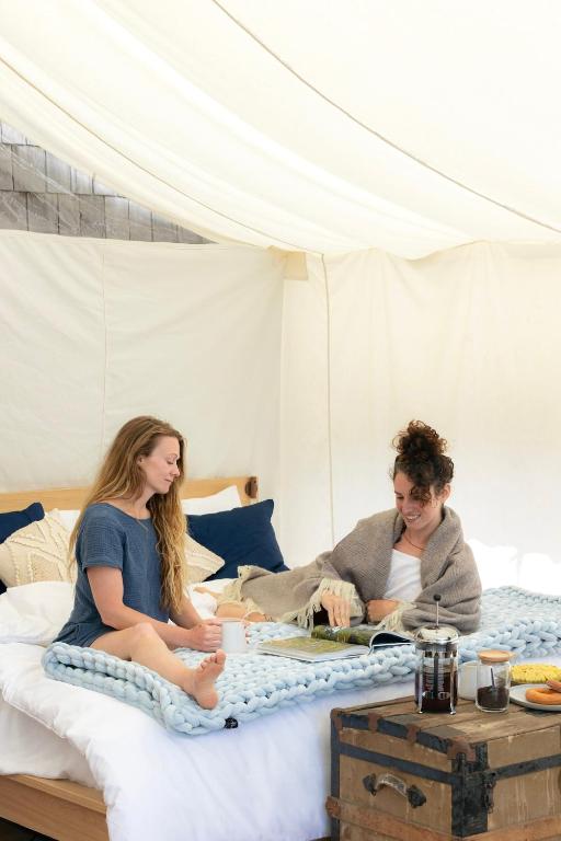 Postel nebo postele na pokoji v ubytování Lux Remote Glamping Hideaway