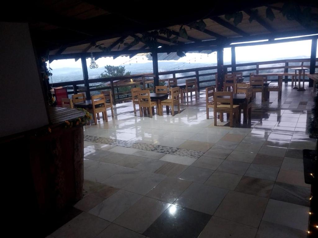 Restaurace v ubytování Vista Montaña Jimenoa De La Rosa