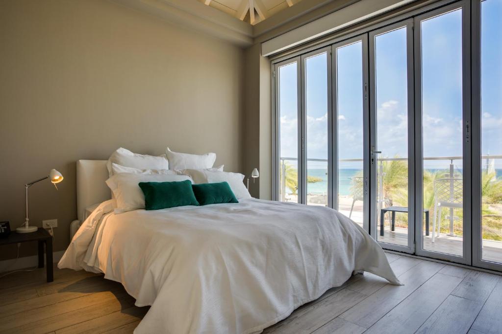 Ocean Z Boutique Hotelにあるベッド