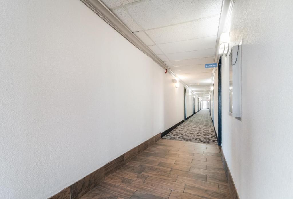 Fotografie z fotogalerie ubytování American Inn & Suites Metro Airport v destinaci Romulus