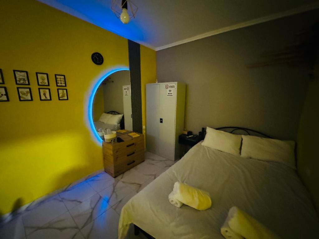 Postel nebo postele na pokoji v ubytování Yellow home Κίτρινο Σπίτι - myHomee
