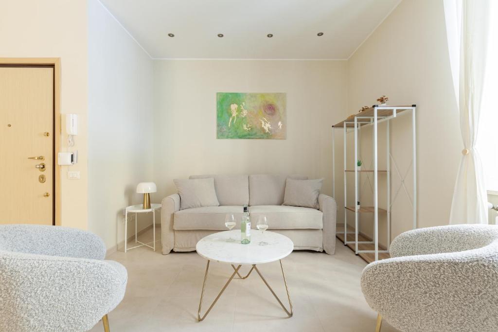 Hostly-The Happya Charme Suite