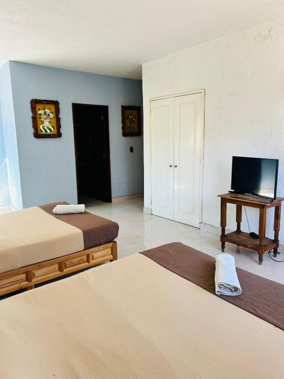 Postel nebo postele na pokoji v ubytování Hotel en Tequesquitengo