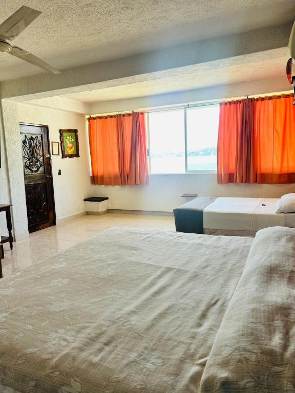 Postel nebo postele na pokoji v ubytování Hotel en Tequesquitengo