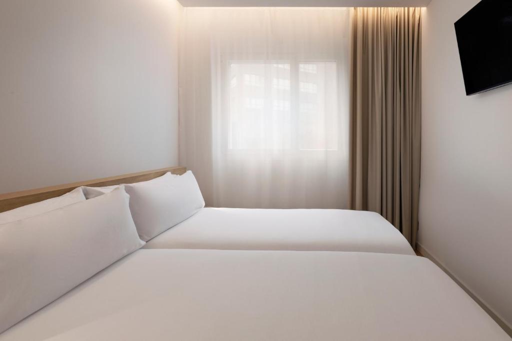 Postel nebo postele na pokoji v ubytování B&B HOTEL Madrid Carabanchel