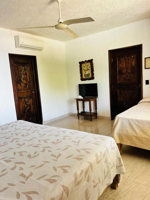 Postel nebo postele na pokoji v ubytování Hotel en Tequesquitengo