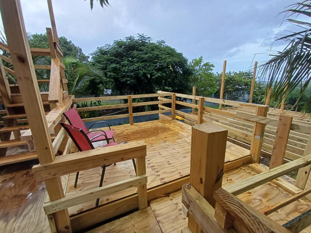 Fotografie z fotogalerie ubytování Rooster Run Glamping Camping has rooftop and off the ground Glamping experience for 1 to 16 in a single tent and views of The Rain Forrest and to Culebra across the Atlantic Ocean w Tents, Linens, Deluxe Air Beds, Warm Shower and More at a Great Price v destinaci Vieques
