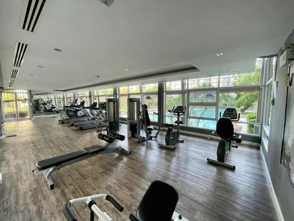 Fitness centrum a/nebo fitness zařízení v ubytování คอนโดบ้านทิวลมชะอำ