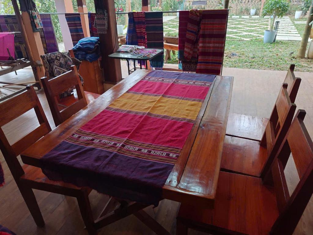 Khu vực ghế ngồi tại Ha Giang Ecolodge