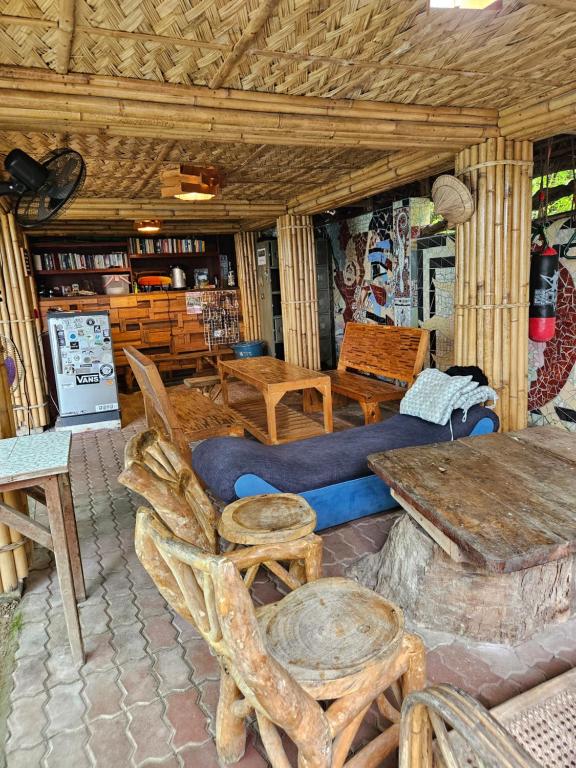 Istumisnurk majutusasutuses Lokal Home Hostel