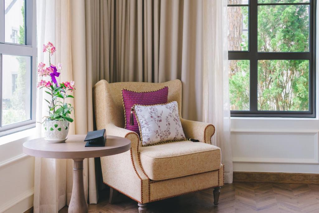 Deluxe Holywood Room