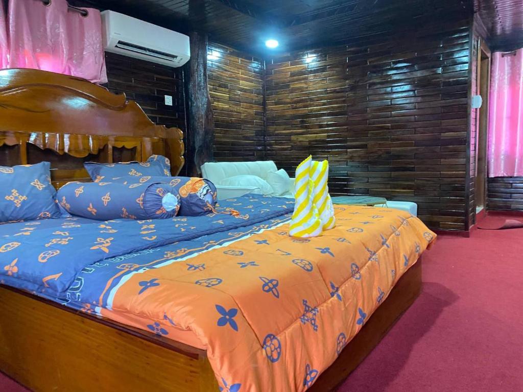 Ένα ή περισσότερα κρεβάτια σε δωμάτιο στο Takheav Natural Bungalow Sra'Saem