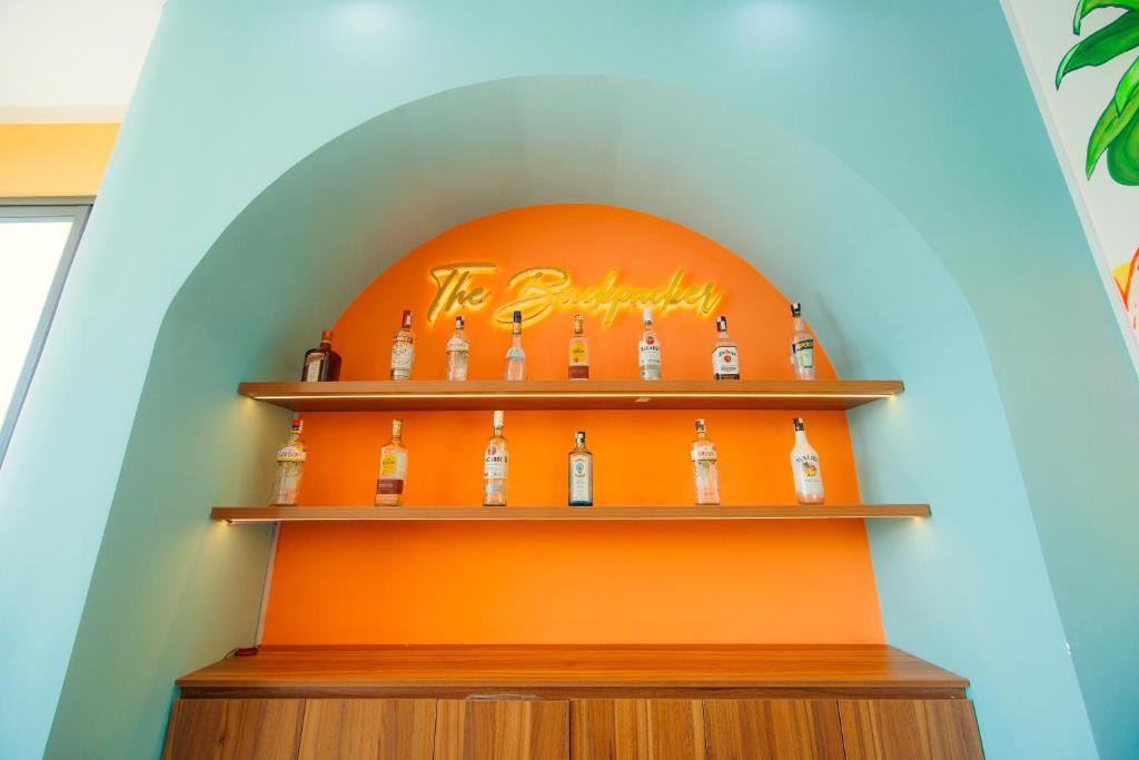 Chứng chỉ, giải thưởng, bảng hiệu hoặc các tài liệu khác trưng bày tại The BackPacker Hotel
