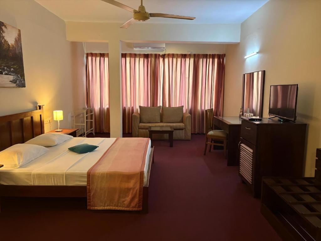 Postel nebo postele na pokoji v ubytování Hotel Janaki